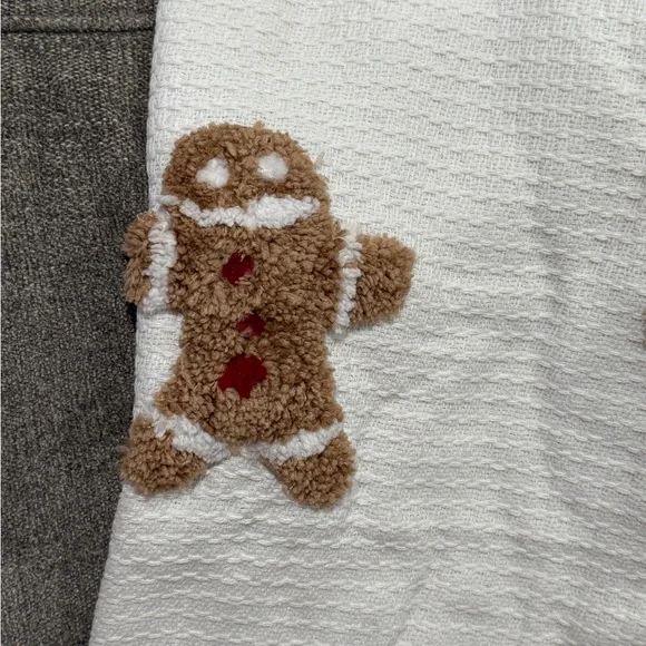 NWT Gingerbread Tufted Throw Blanket - Picture 2 of 4